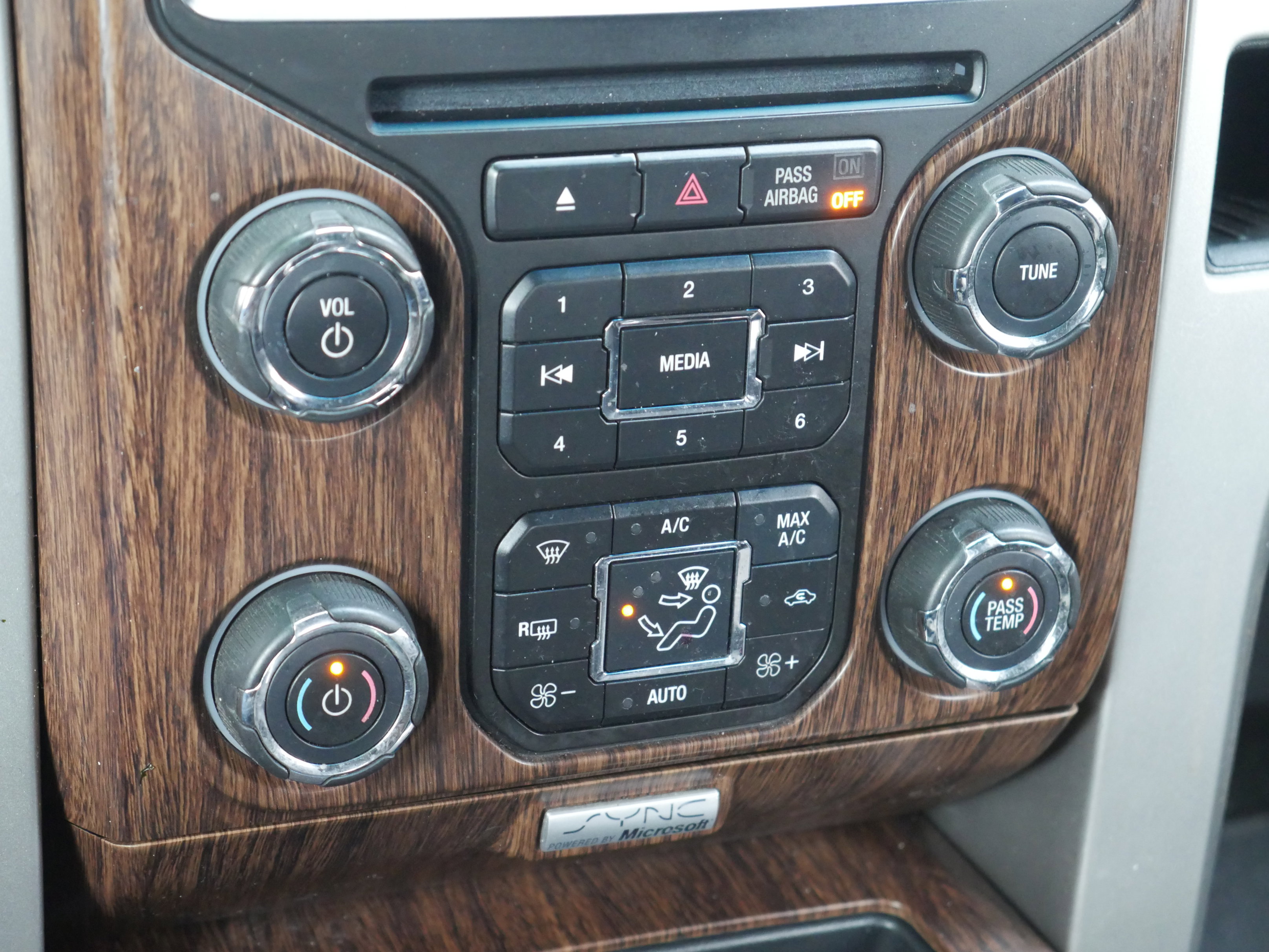 Used 2014 Ford F150 Lariat w/ Equipment Group 502A Luxury AWD/4WD image 16