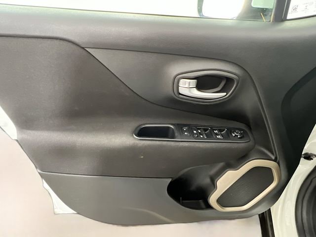 Used 2016 Jeep Renegade Latitude image 28
