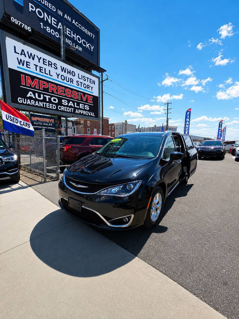 Used 2017 Chrysler Pacifica Touring-L Plus w/ Advanced Safetytec Group FWD image 1