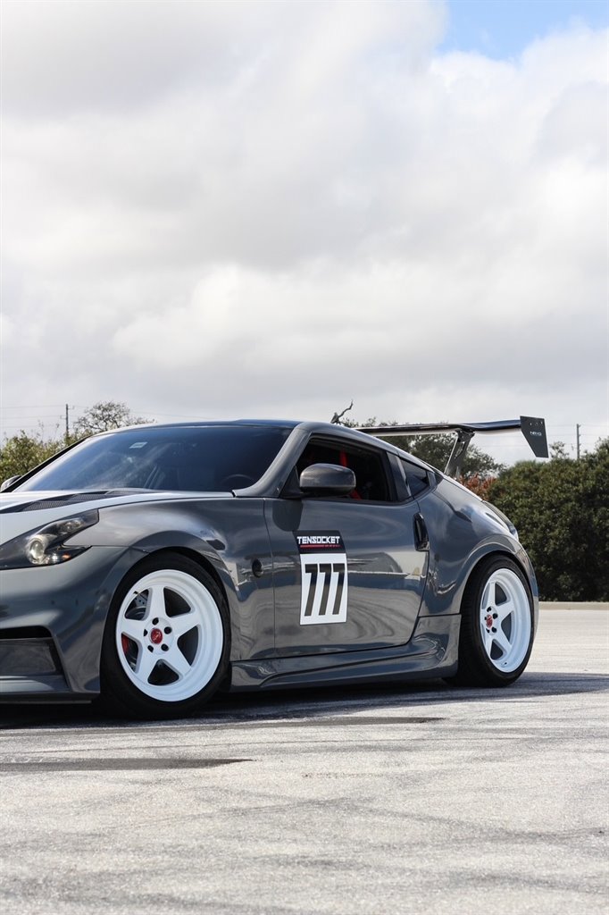 Used 2009 Nissan 370Z Touring w/ Sport Pkg image 2