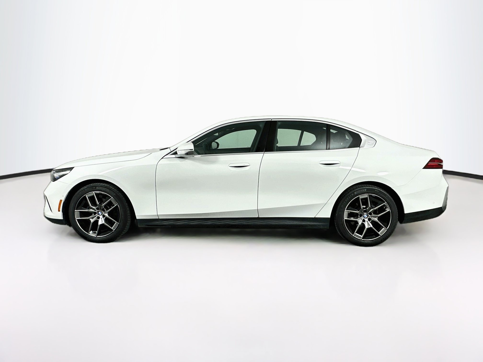 Used 2026 BMW 530i xDrive AWD/4WD image 4