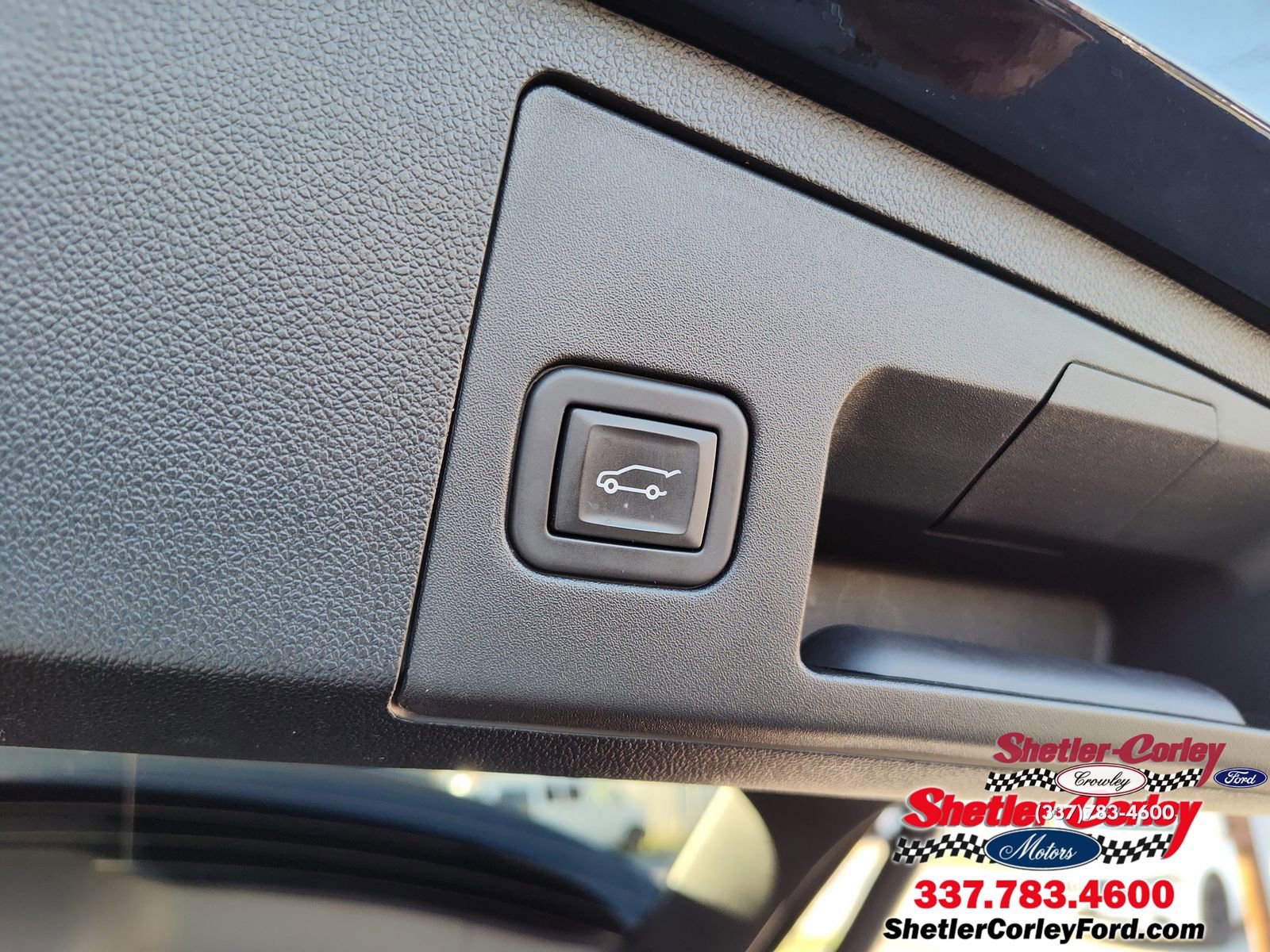 Used 2024 Cadillac XT4 Premium Luxury image 9