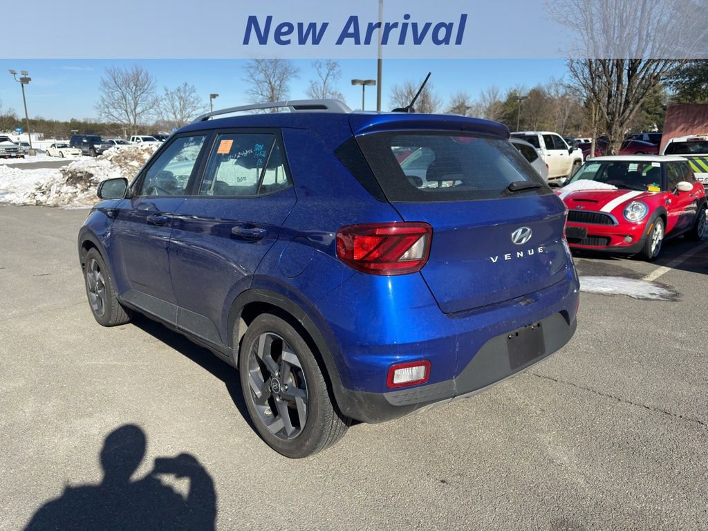 Used 2025 Hyundai Venue SEL image 4