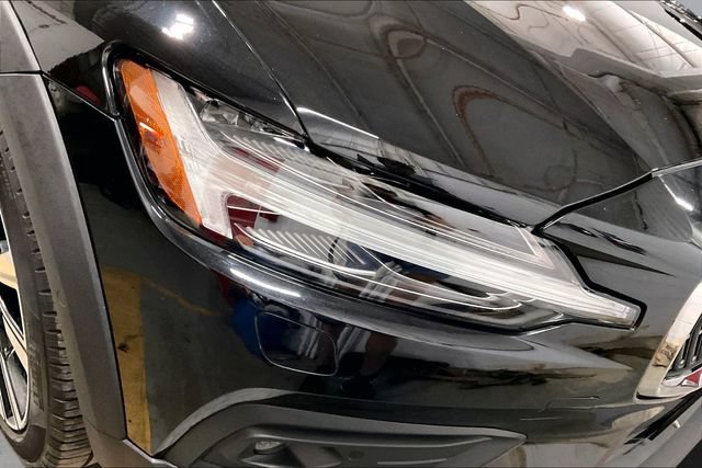Certified 2025 Volvo V60 B5 Cross Country Ultra AWD/4WD image 30
