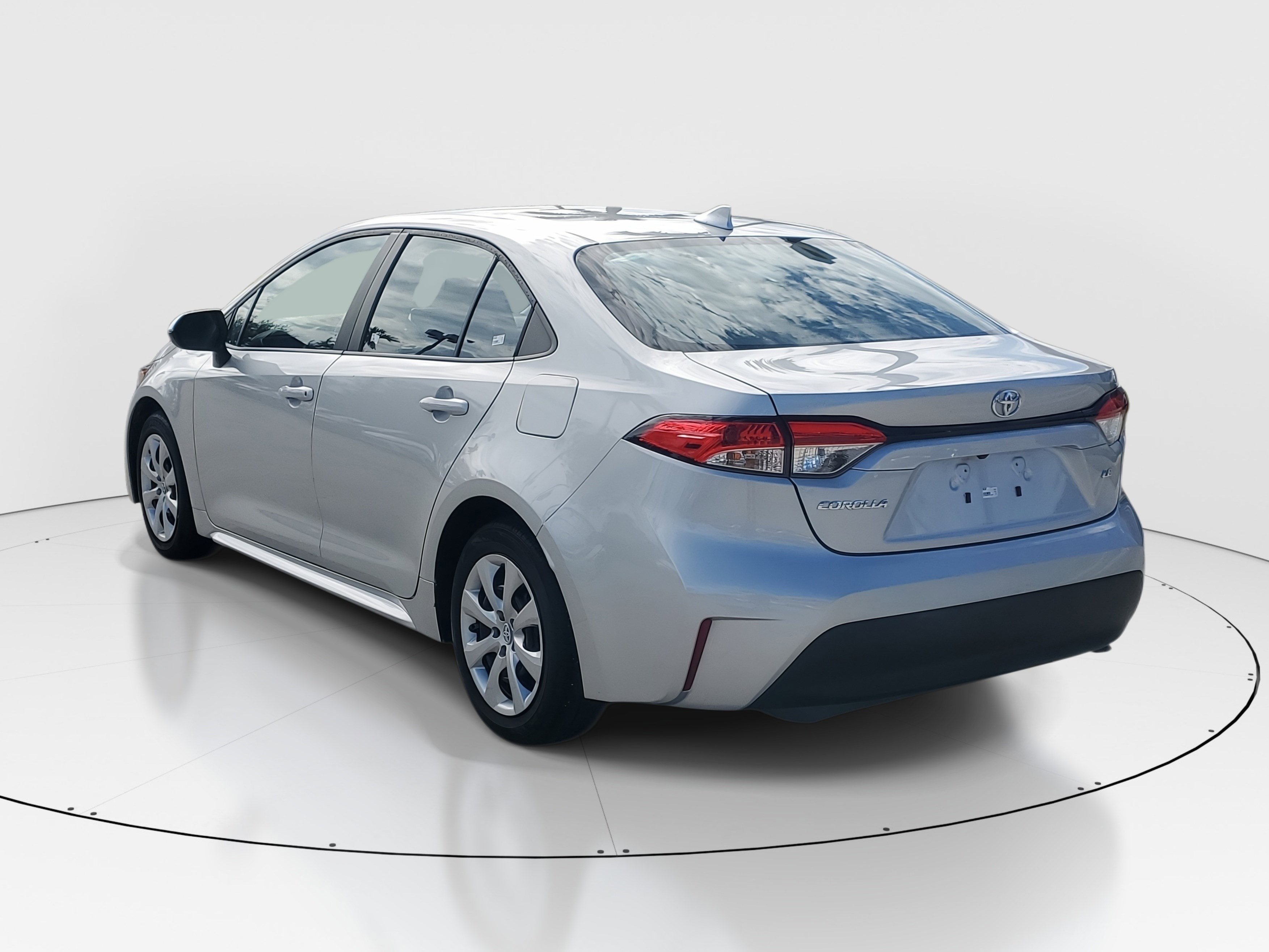 Used 2023 Toyota Corolla LE image 5