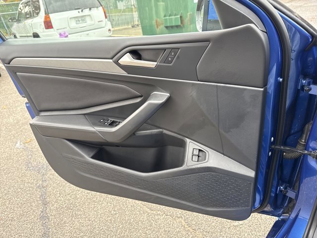 Used 2022 Volkswagen Jetta SE image 24