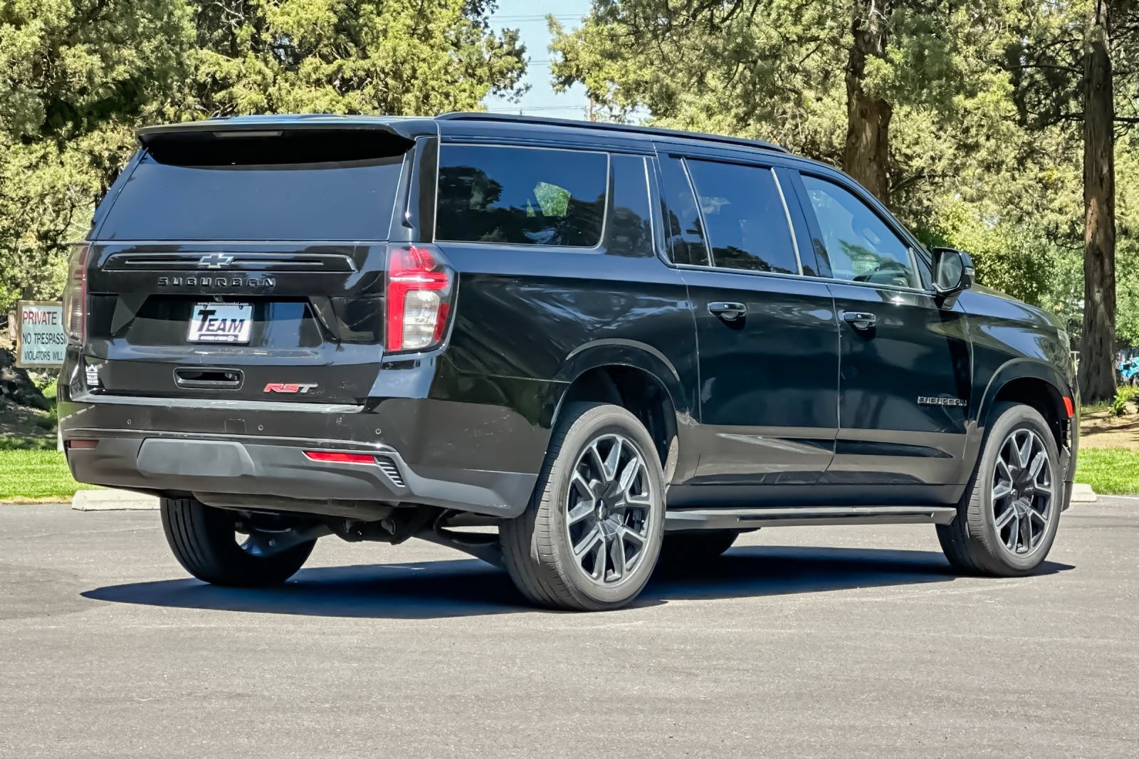 Used 2024 Chevrolet Suburban RST w/ Luxury Package AWD/4WD image 4