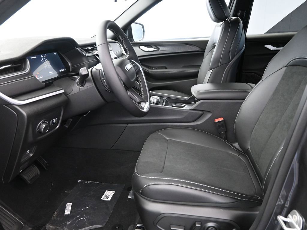 New 2025 Jeep Grand Cherokee L Altitude image 15