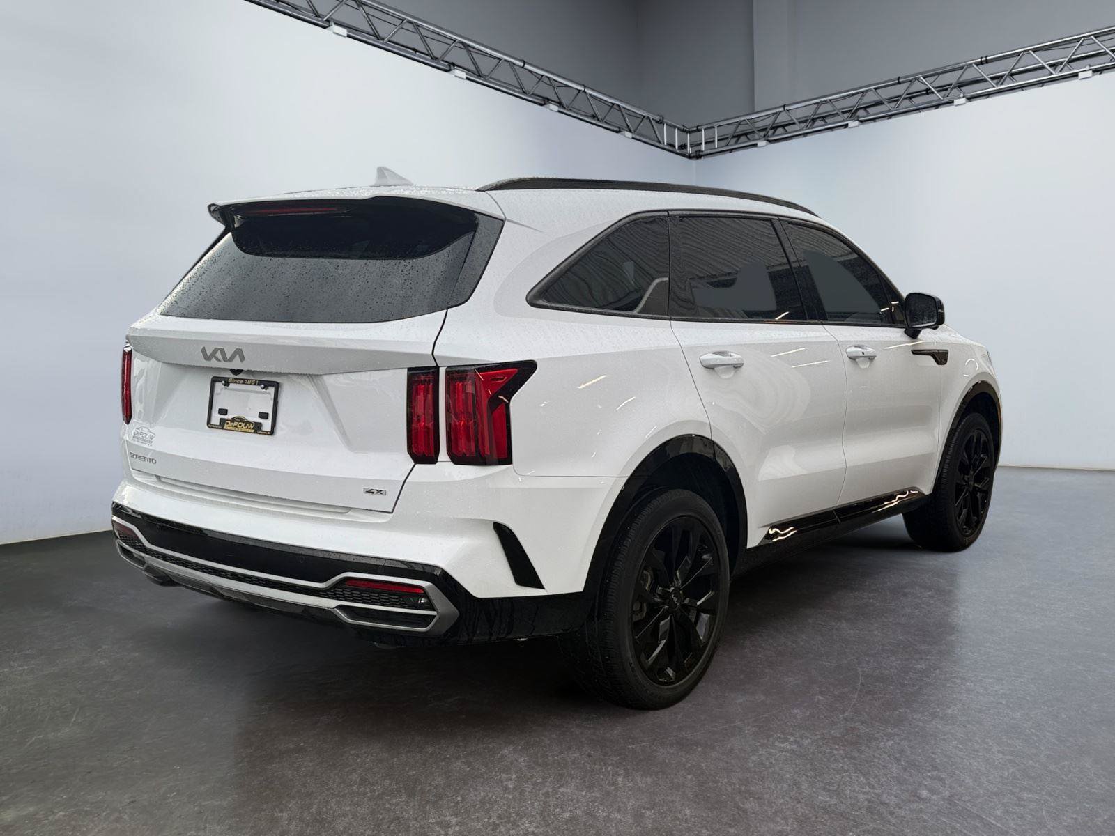 Used 2023 Kia Sorento AWD image 3