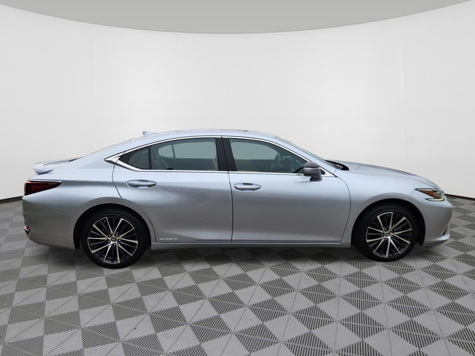 Used 2022 Lexus ES 300h w/ Premium Package FWD image 6