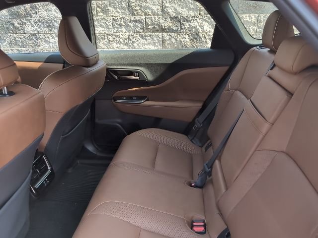 Used 2025 Toyota Crown Signia w/ Advanced Technology Package image 21