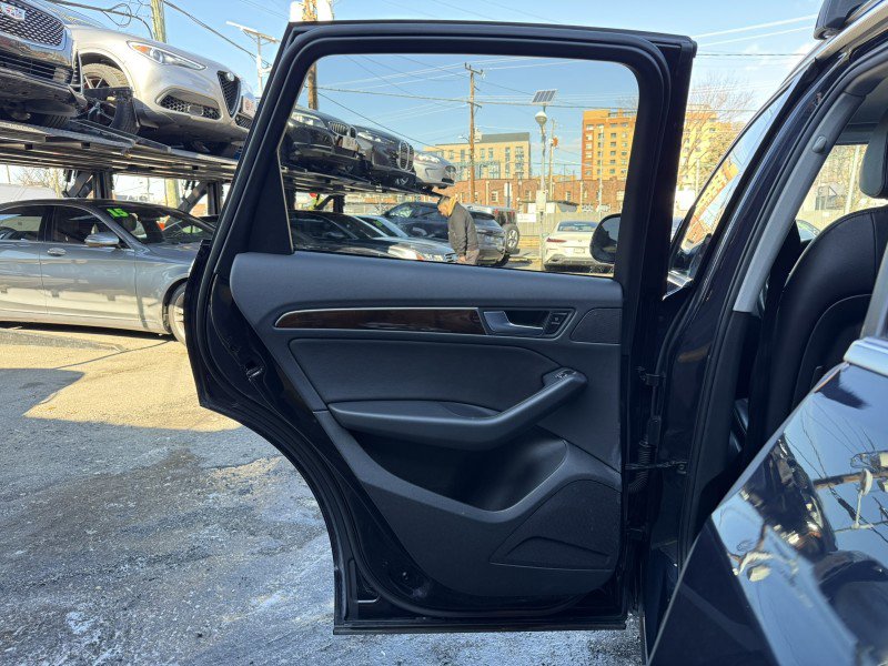 Used 2017 Audi Q5 2.0T Premium image 13