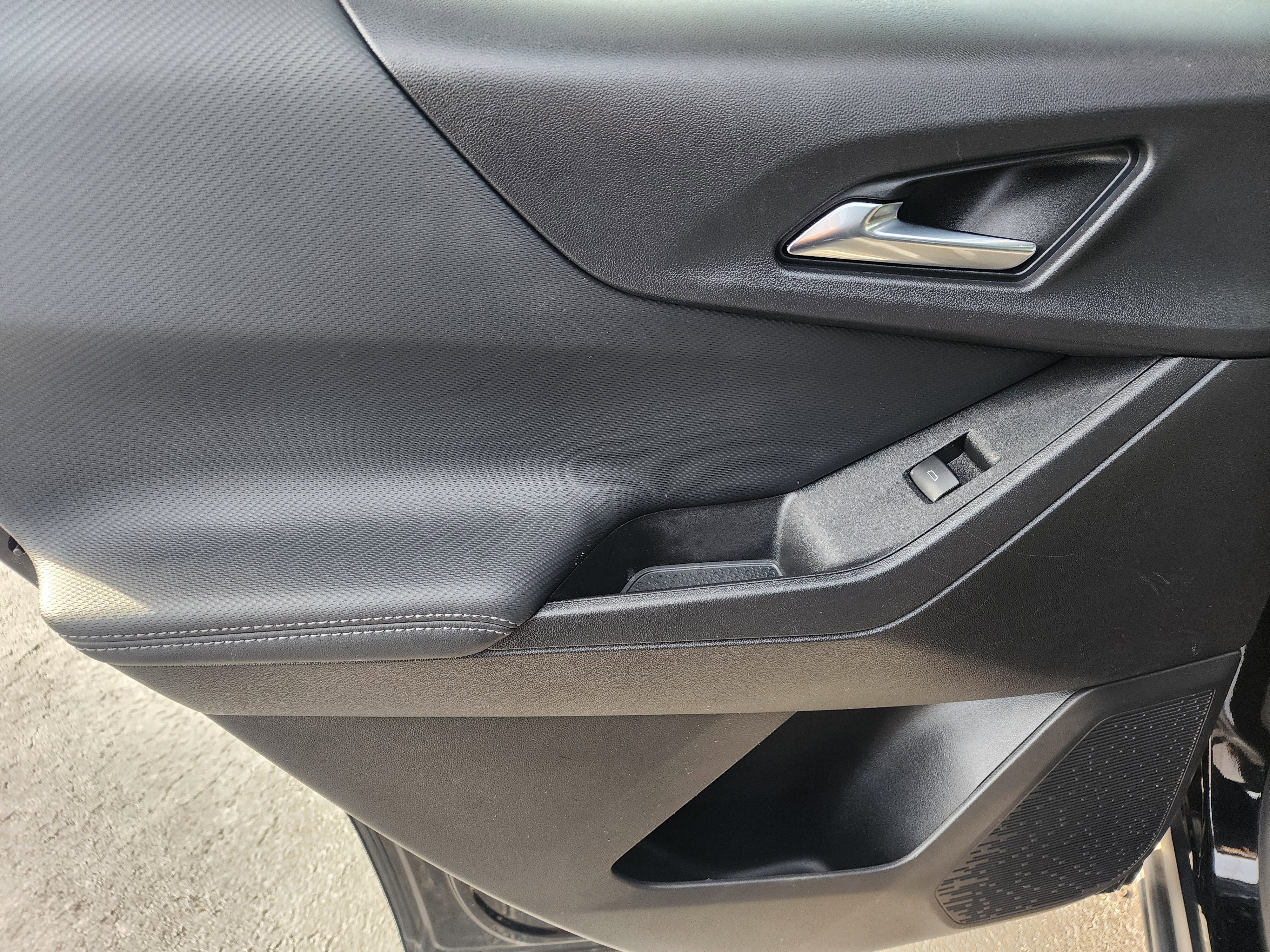 Used 2025 Chevrolet Equinox LT image 16