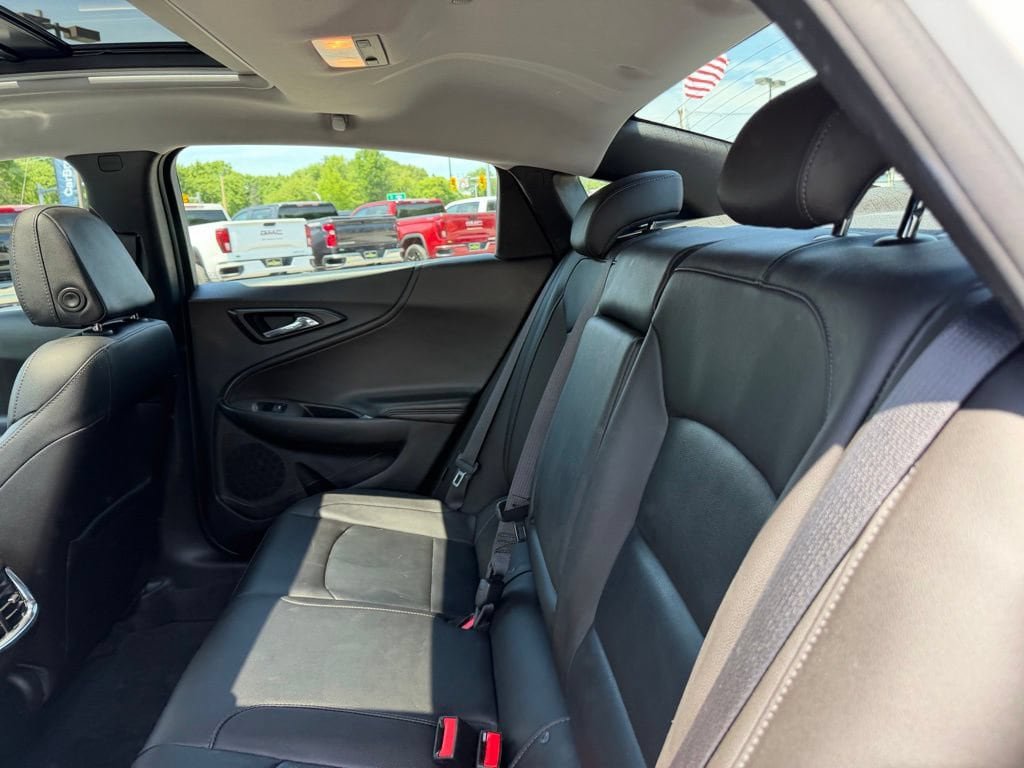 Certified 2018 Chevrolet Malibu LT w/ Leather Package FWD image 10