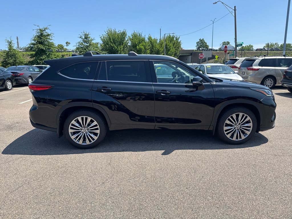 Used 2023 Toyota Highlander Platinum AWD/4WD image 10
