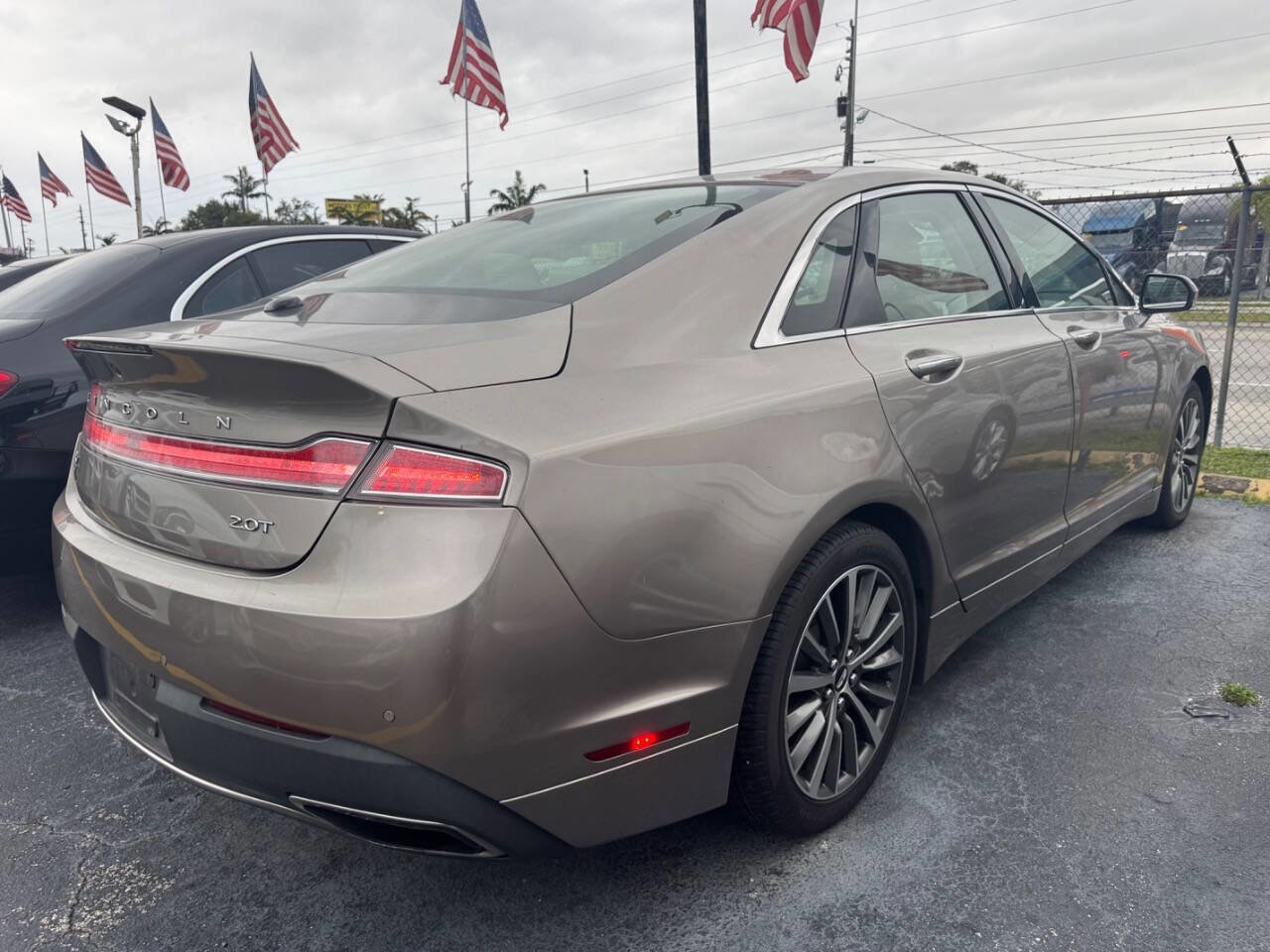Used 2019 Lincoln MKZ Premiere image 5