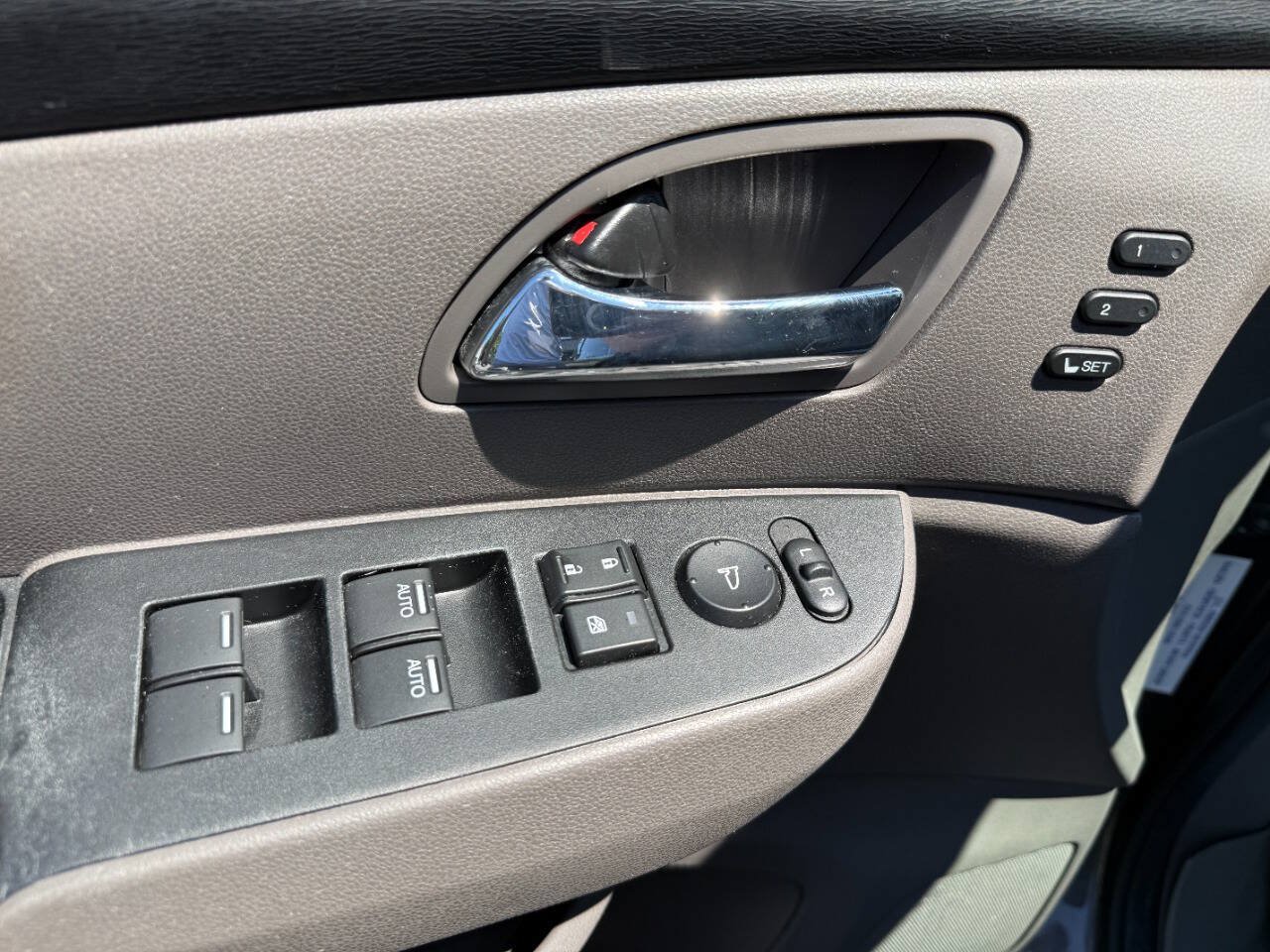 Used 2016 Honda Odyssey Touring Elite image 16