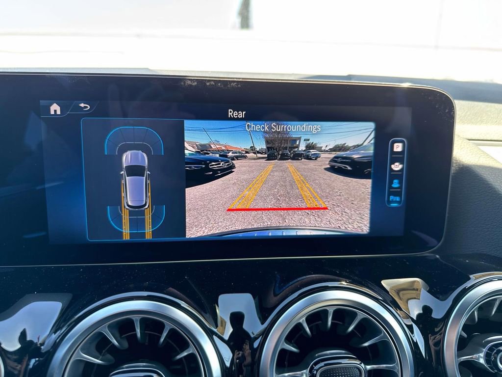 Used 2025 Mercedes-Benz GLA 250 image 12