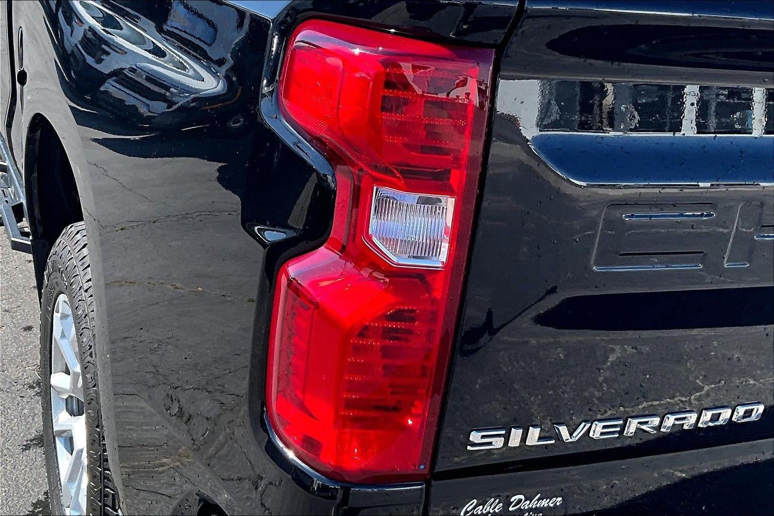 Used 2023 Chevrolet Silverado 1500 LT AWD/4WD image 28