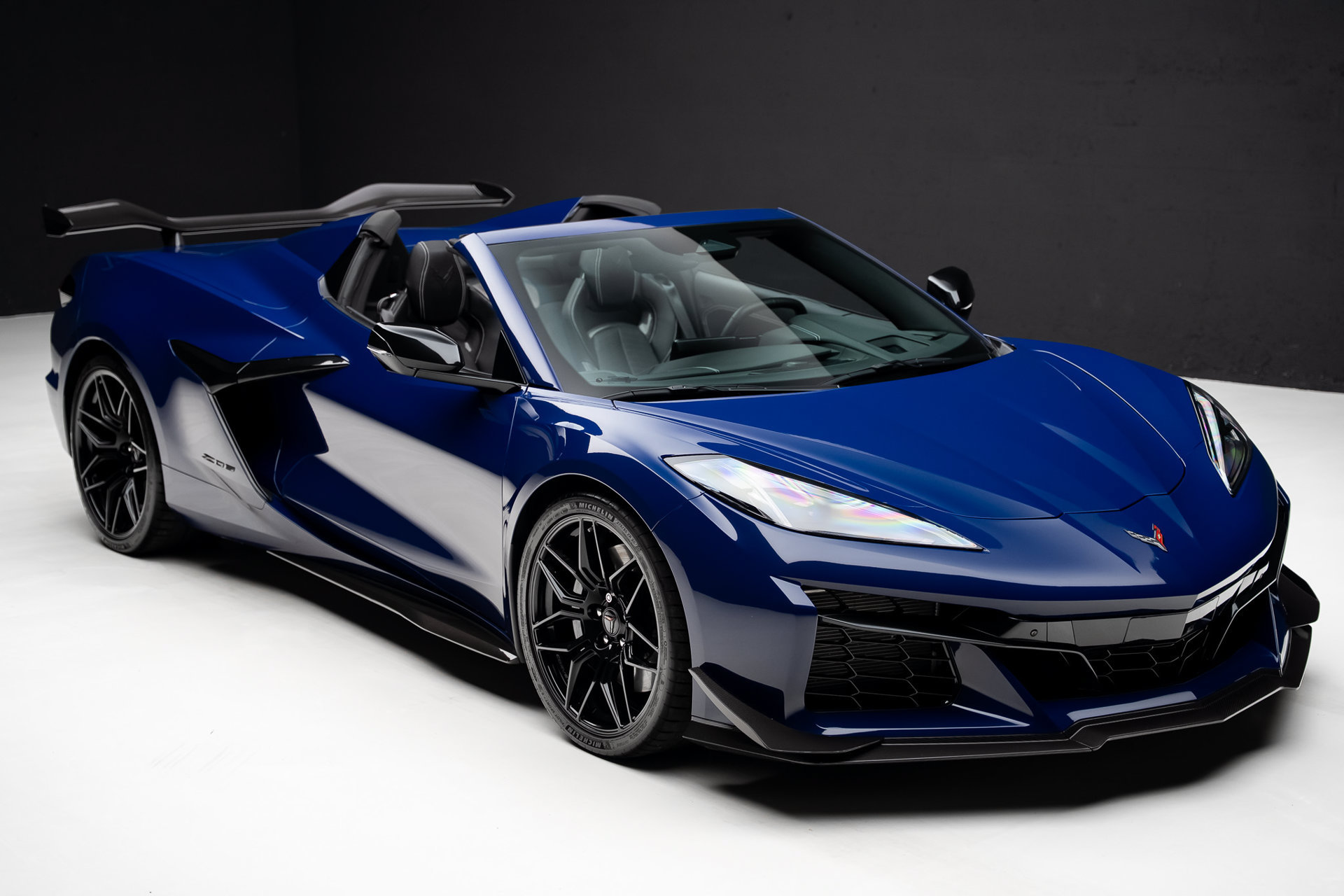 Used 2025 Chevrolet Corvette Z06 w/ Stealth Interior Trim Package RWD image 47