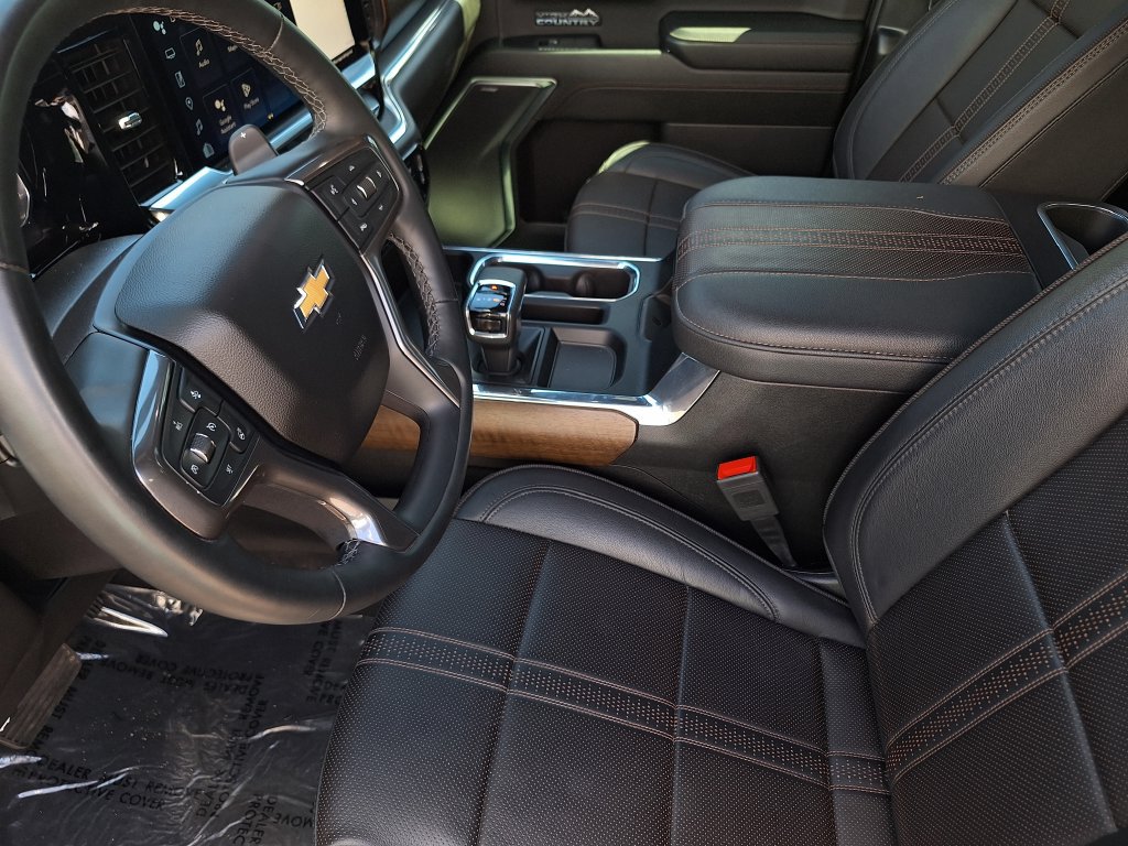 Used 2024 Chevrolet Silverado 1500 High Country w/ Technology Package AWD/4WD image 10