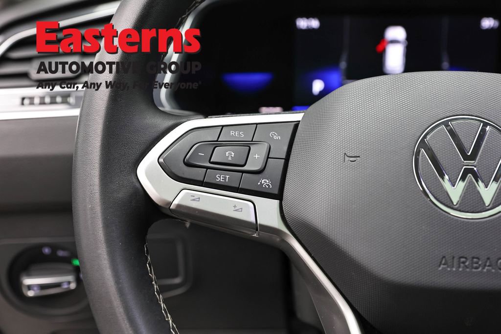 Used 2022 Volkswagen Tiguan SE w/ Panoramic Sunroof Package image 15