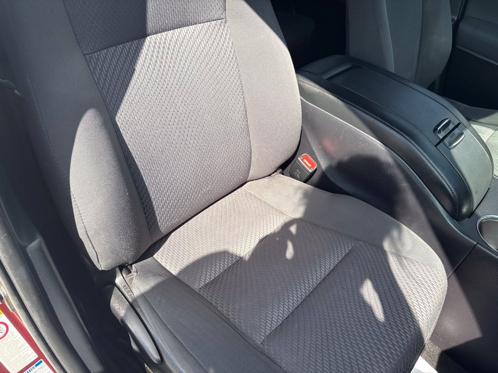 Used 2019 Toyota Highlander LE AWD/4WD image 30
