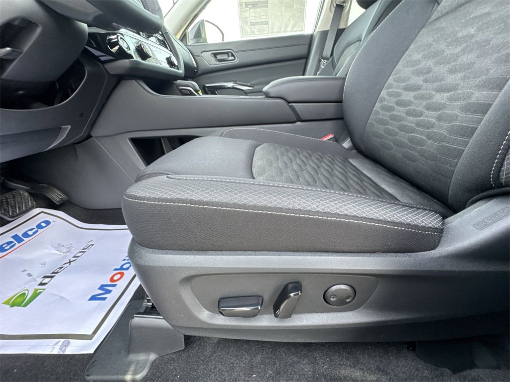 New 2026 Nissan Pathfinder SV image 12