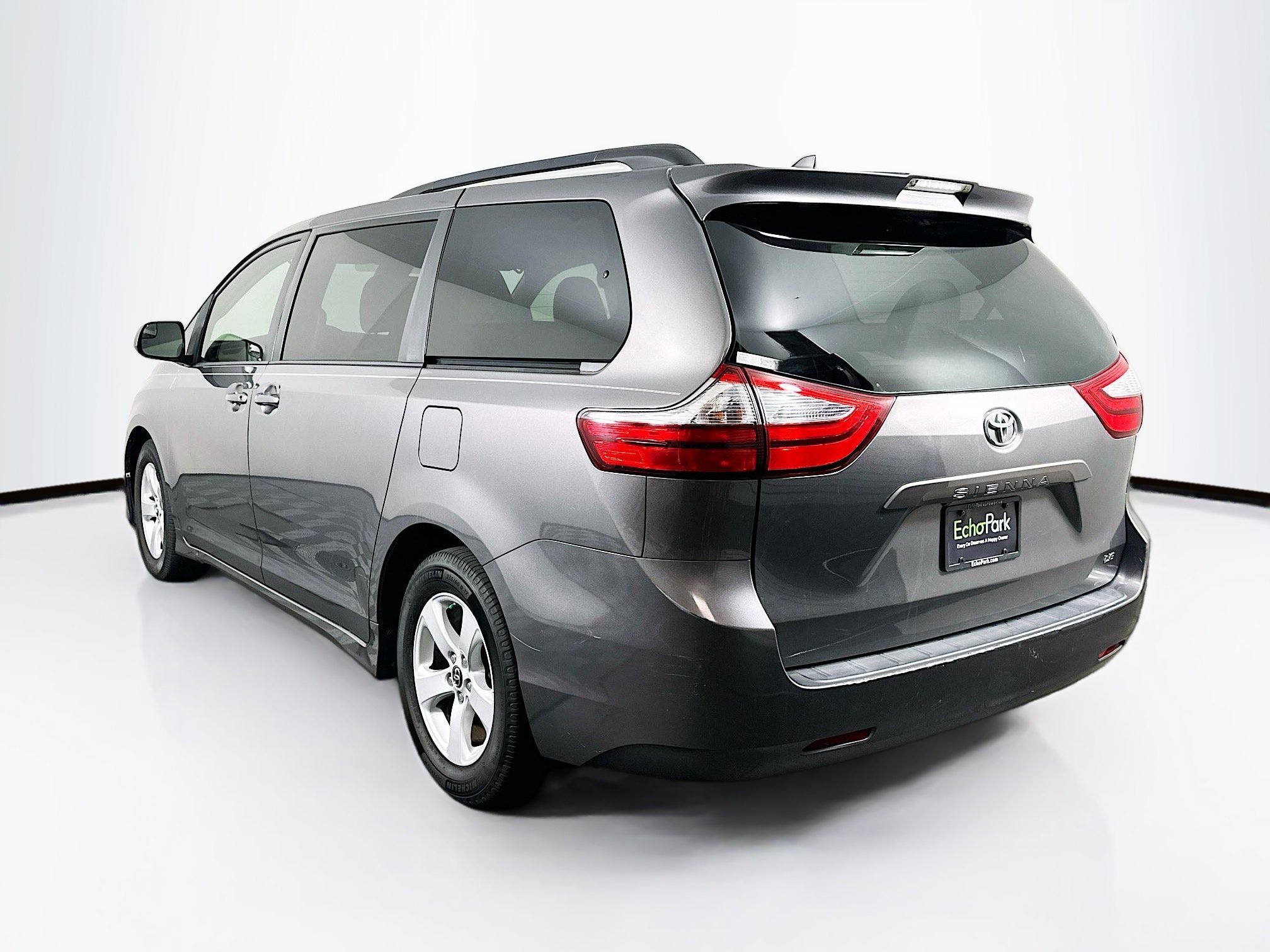 Used 2018 Toyota Sienna LE FWD image 5