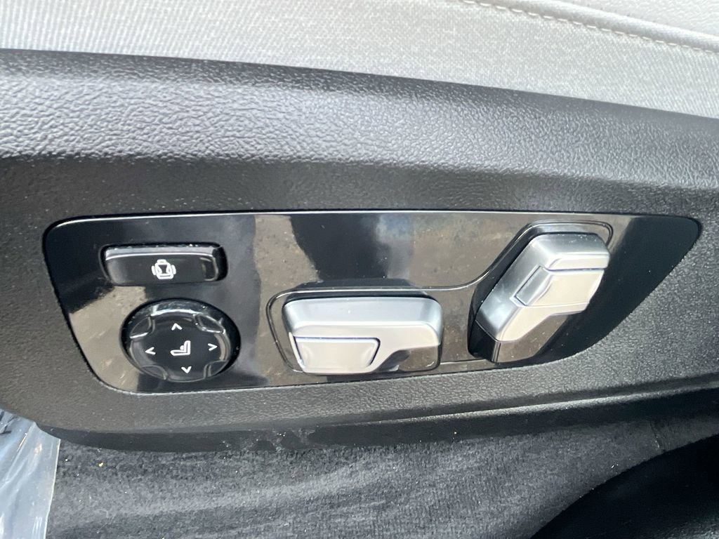 Used 2025 BMW X5 xDrive40i w/ Climate Comfort Package image 12