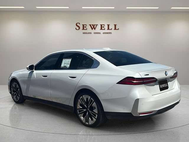 Certified 2025 BMW 530i xDrive AWD/4WD image 3