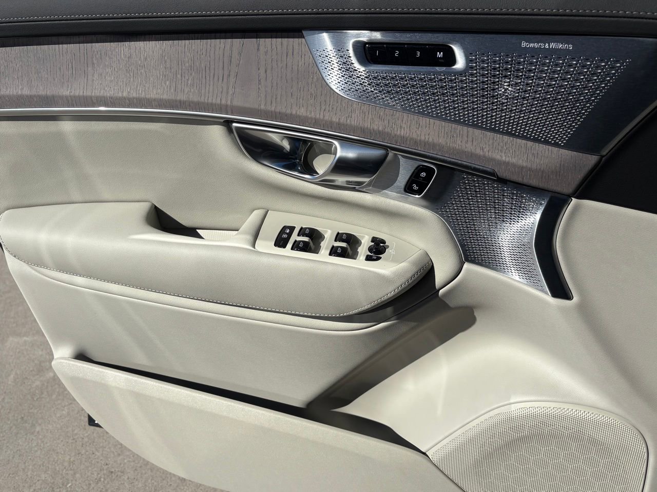 New 2026 Volvo XC90 B6 Ultra w/ Protection Package Premier image 17