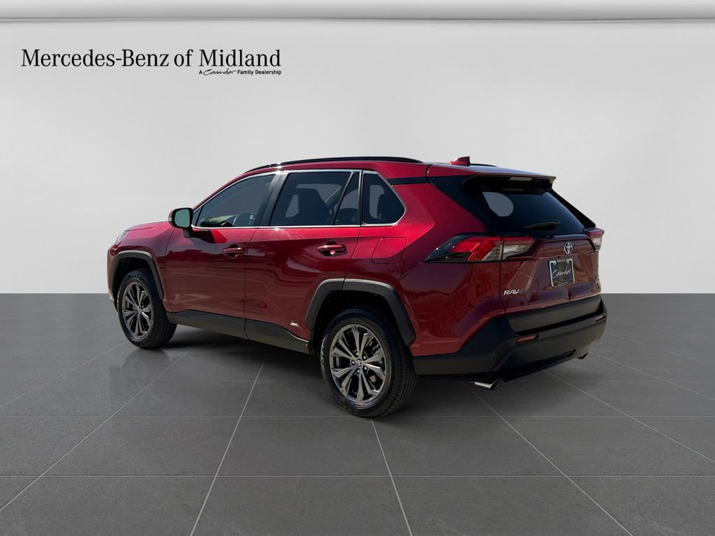Used 2022 Toyota RAV4 XLE Premium image 5