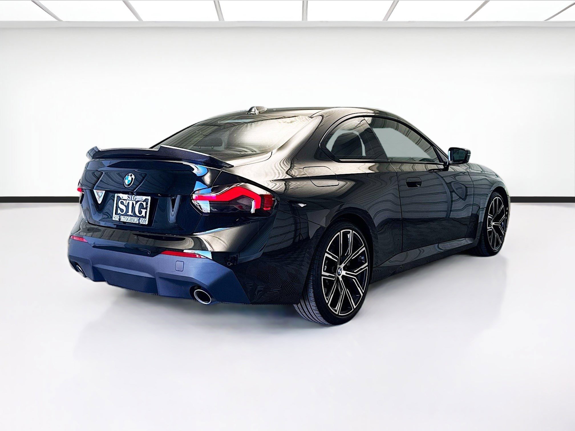 Used 2023 BMW 230i Coupe w/ Convenience Package image 4