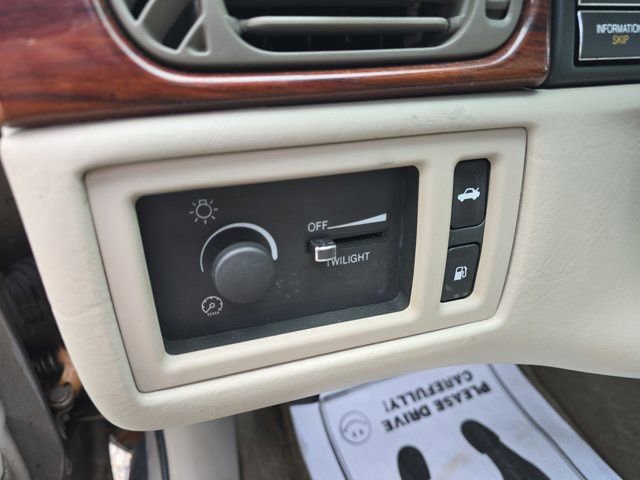 Used 1999 Cadillac De Ville w/ Comfort/Convenience Pkg FWD image 23