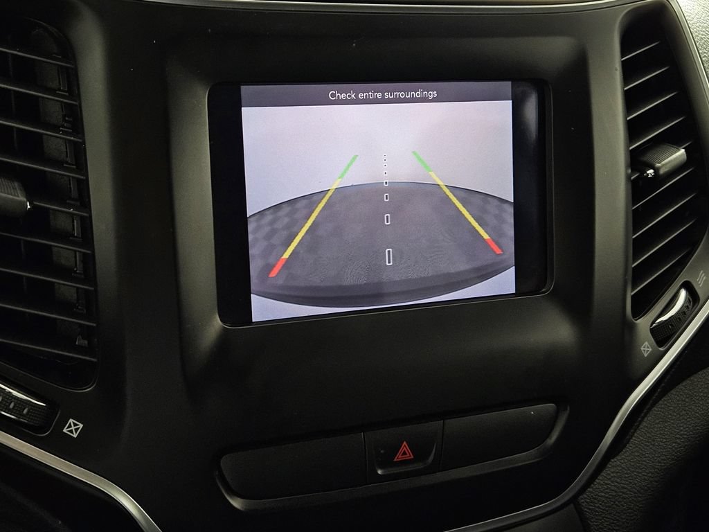 Used 2019 Jeep Cherokee Latitude Plus FWD image 14