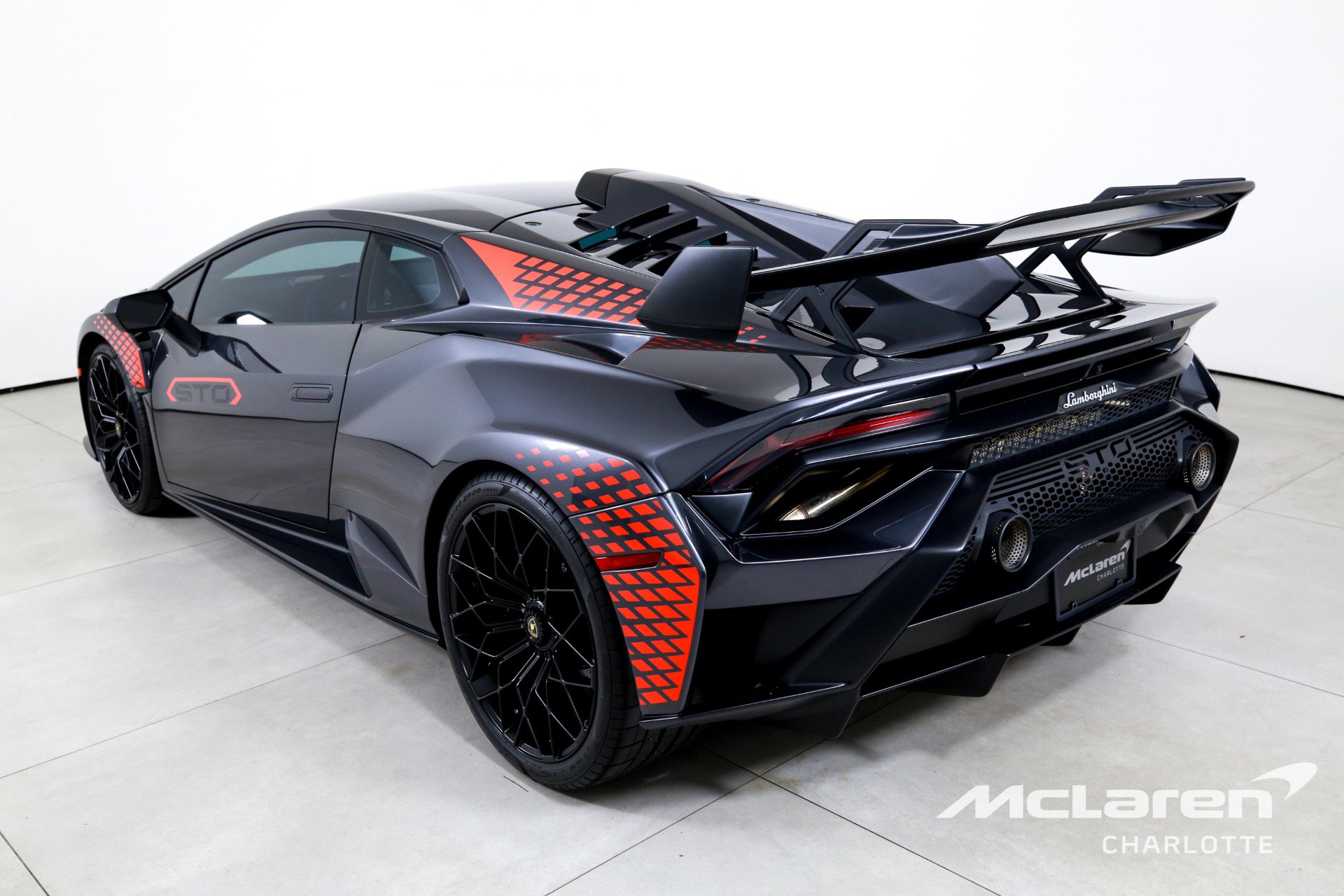 Used 2022 Lamborghini Huracan STO RWD image 6