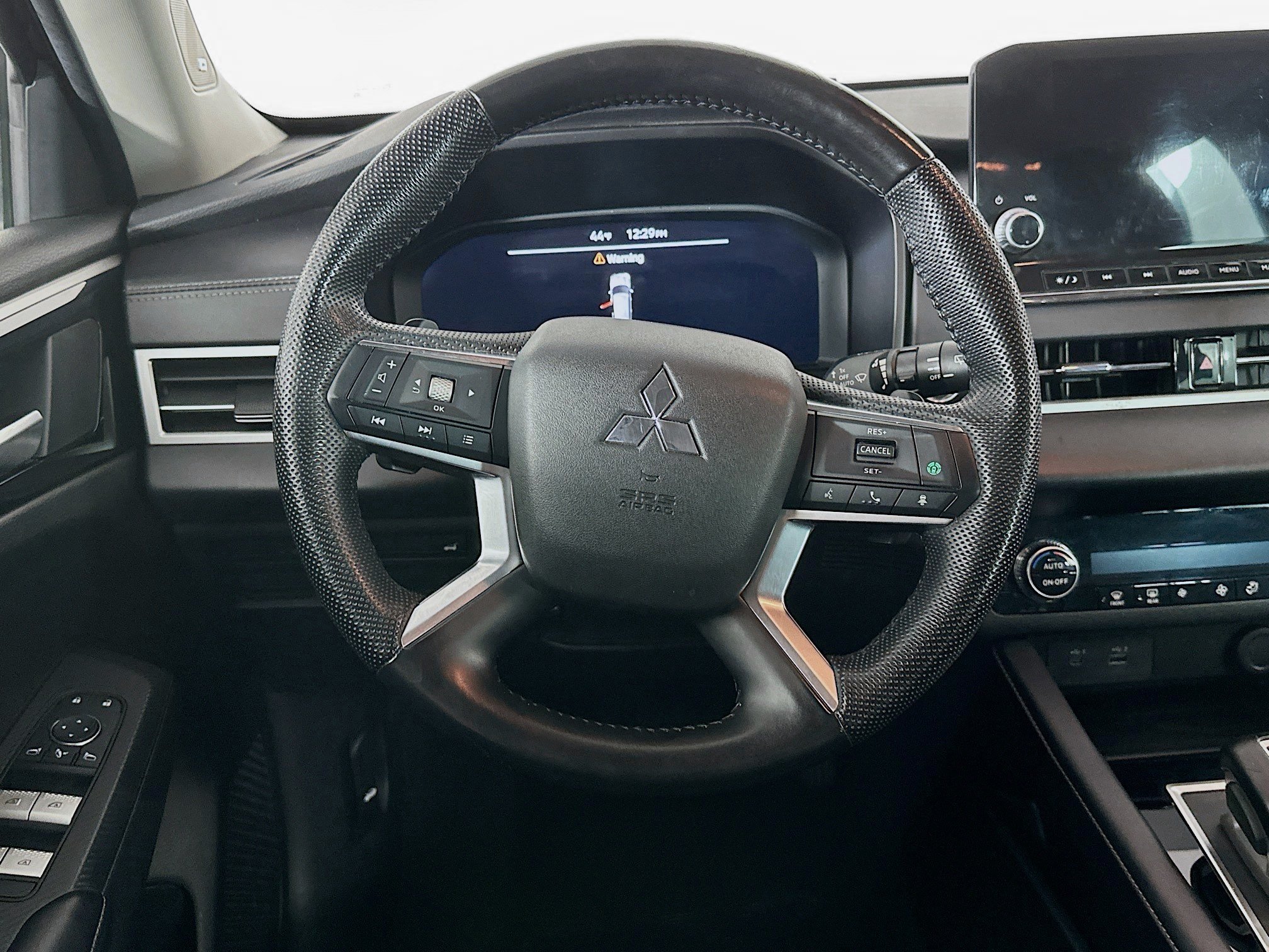 Used 2023 Mitsubishi Outlander SE FWD image 17