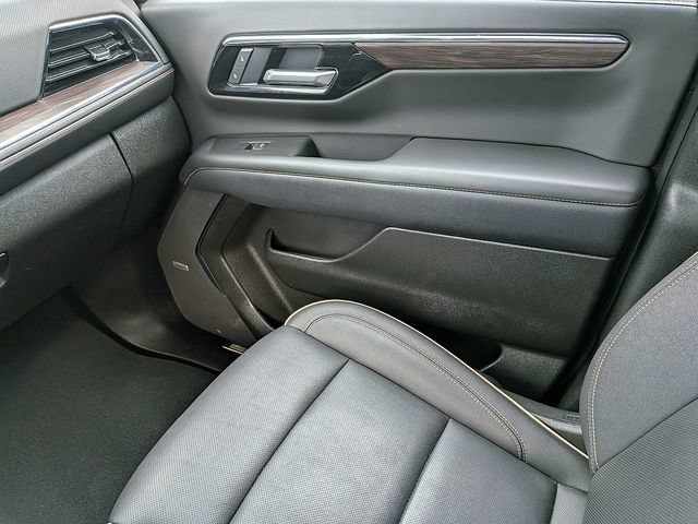 Used 2025 Chevrolet Tahoe Premier AWD/4WD image 18