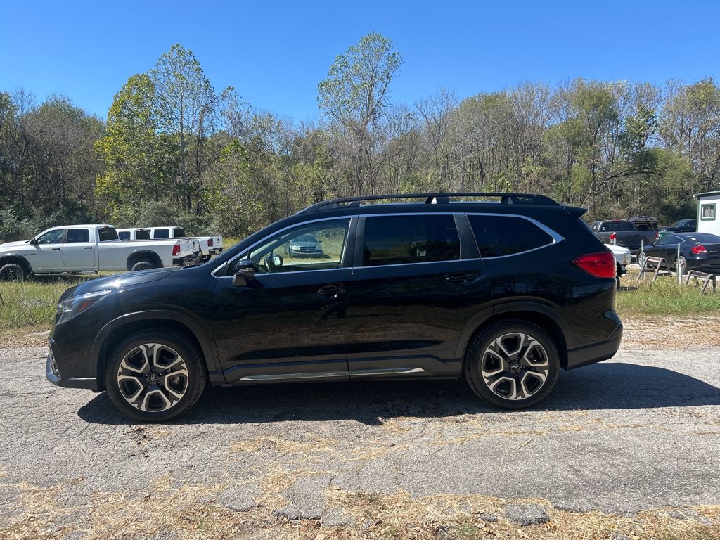 Used 2023 Subaru Ascent Limited AWD/4WD image 5