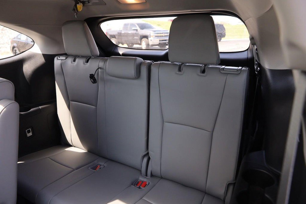 Used 2024 Toyota Highlander Platinum FWD image 10