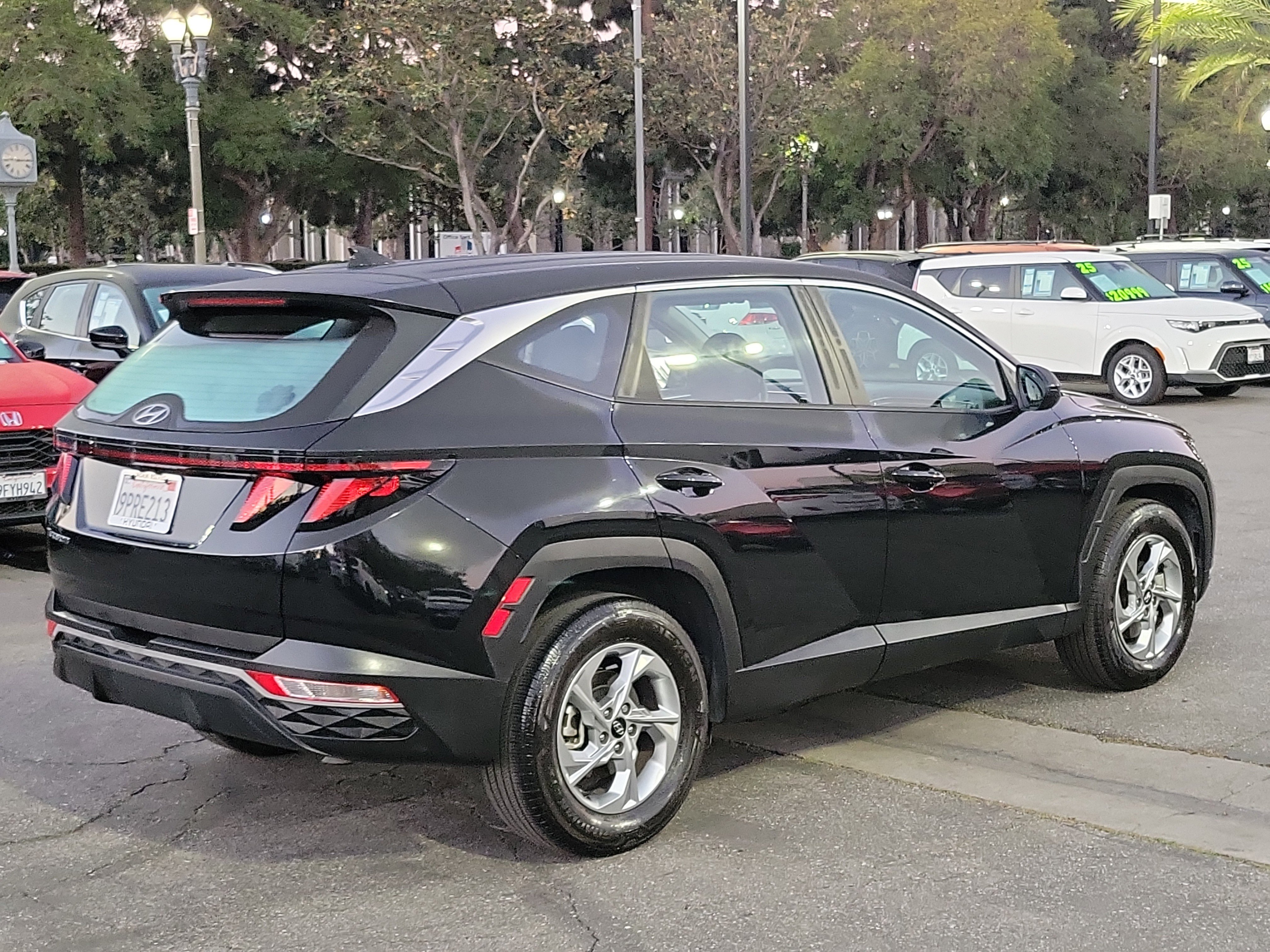 Certified 2024 Hyundai Tucson SE image 2