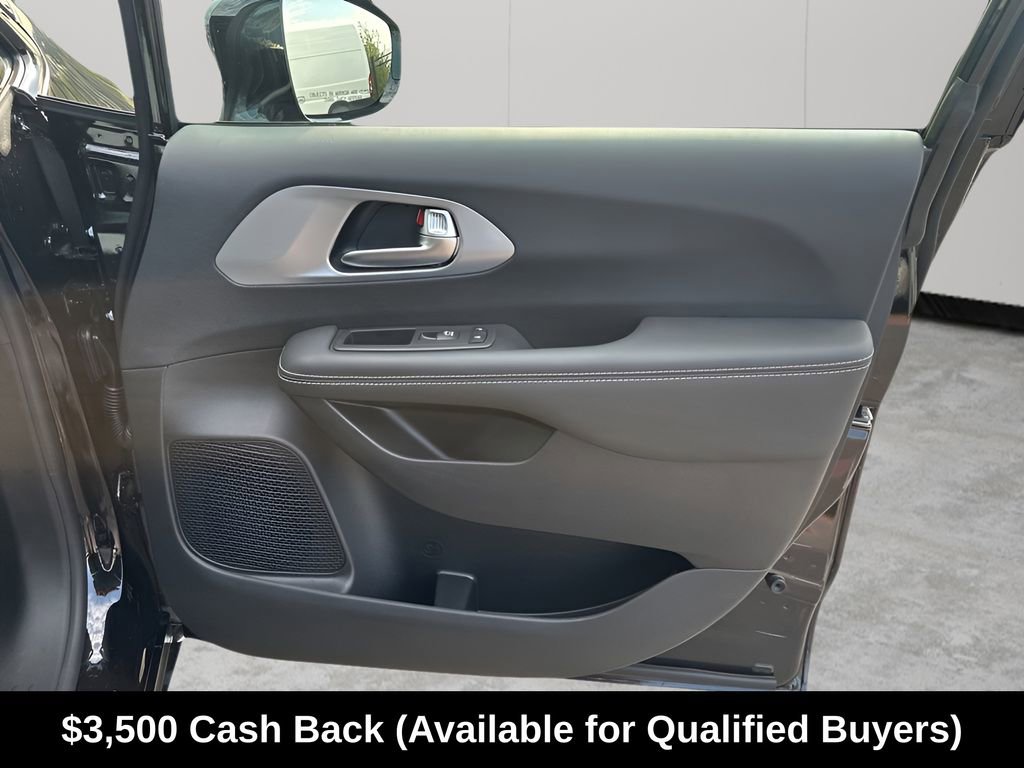 New 2026 Chrysler Pacifica Limited w/ S Appearance Package FWD image 15