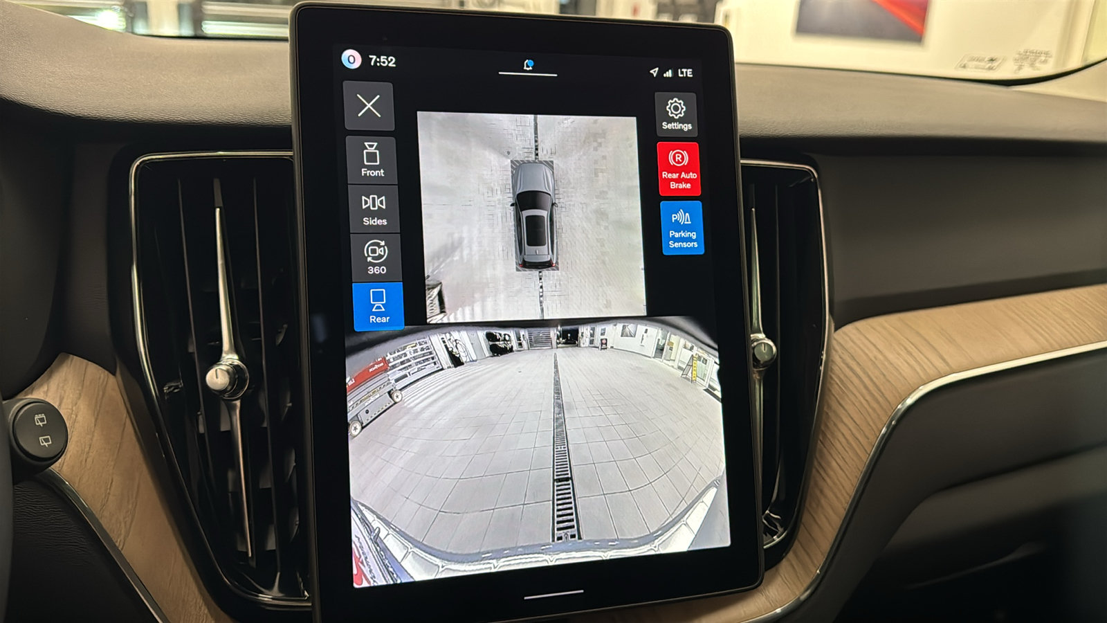 New 2027 Volvo XC60 B5 Plus AWD/4WD image 18