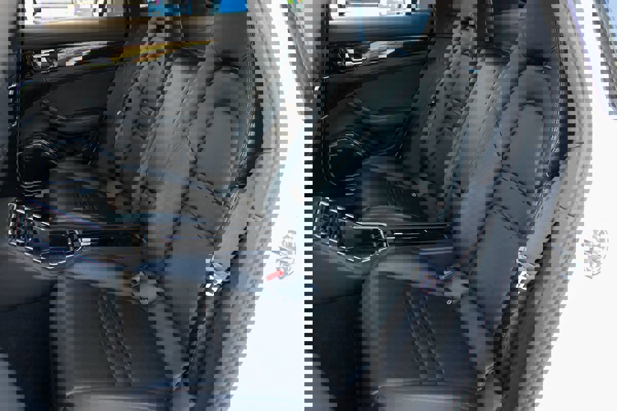 Used 2018 Porsche Panamera 4S image 18