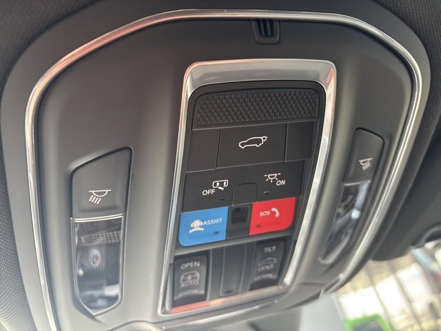 New 2025 Jeep Grand Cherokee Altitude image 19