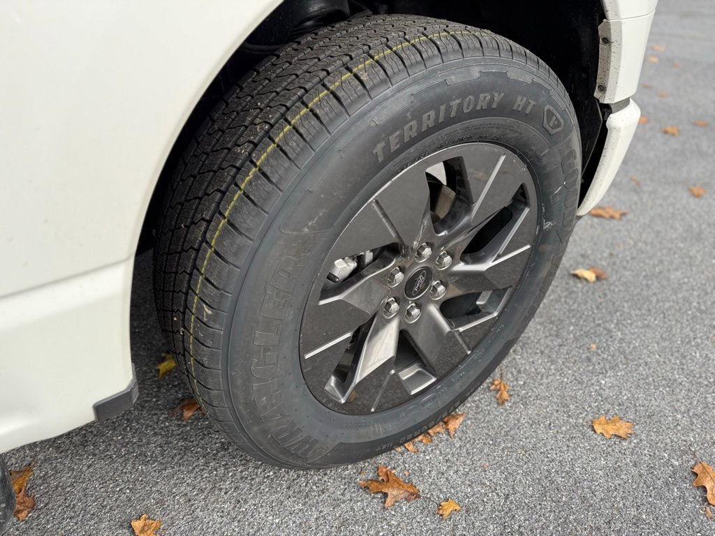 Used 2023 Ford F150 Lightning Lariat image 9