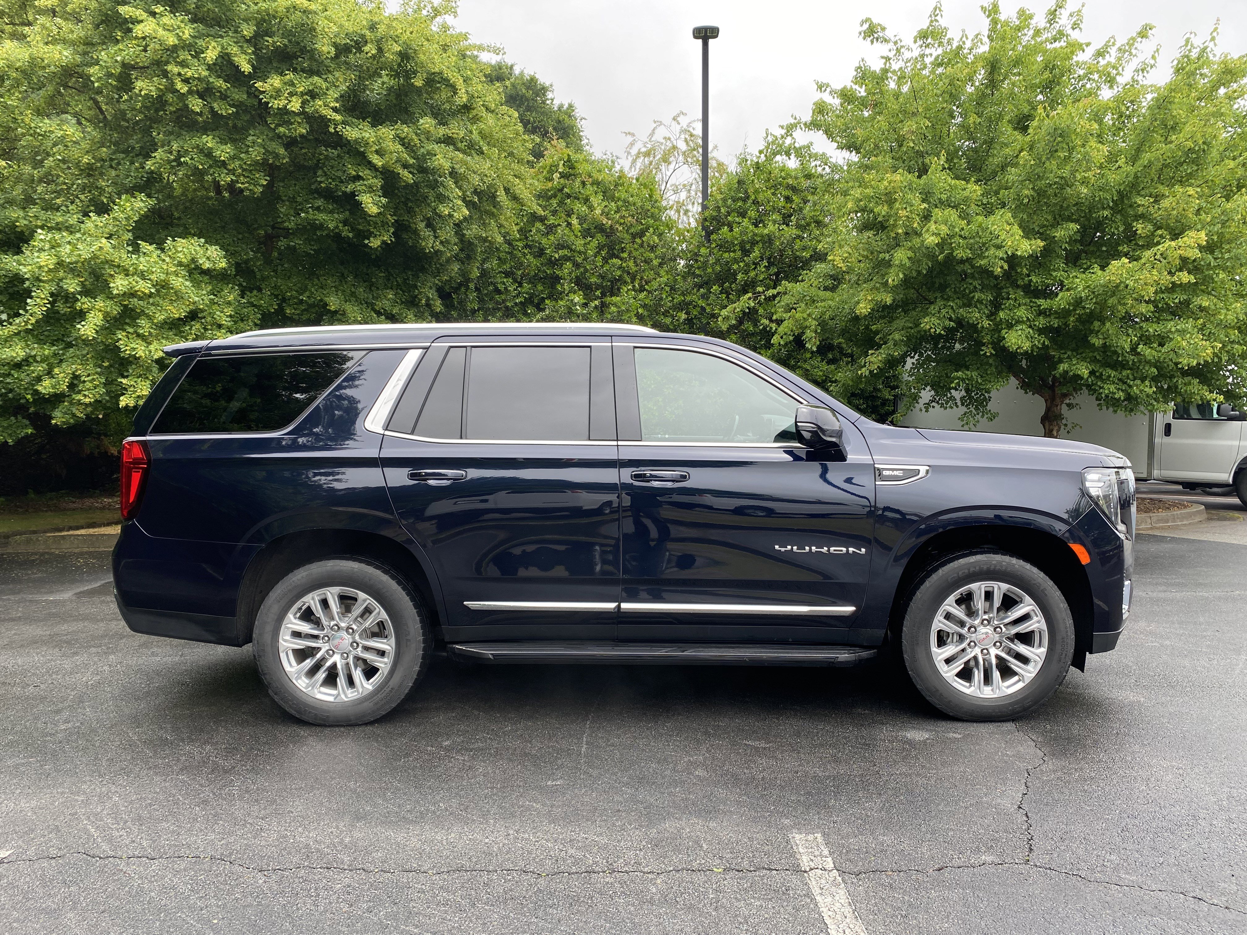 Used 2021 GMC Yukon SLT w/ SLT Premium Package AWD/4WD image 10