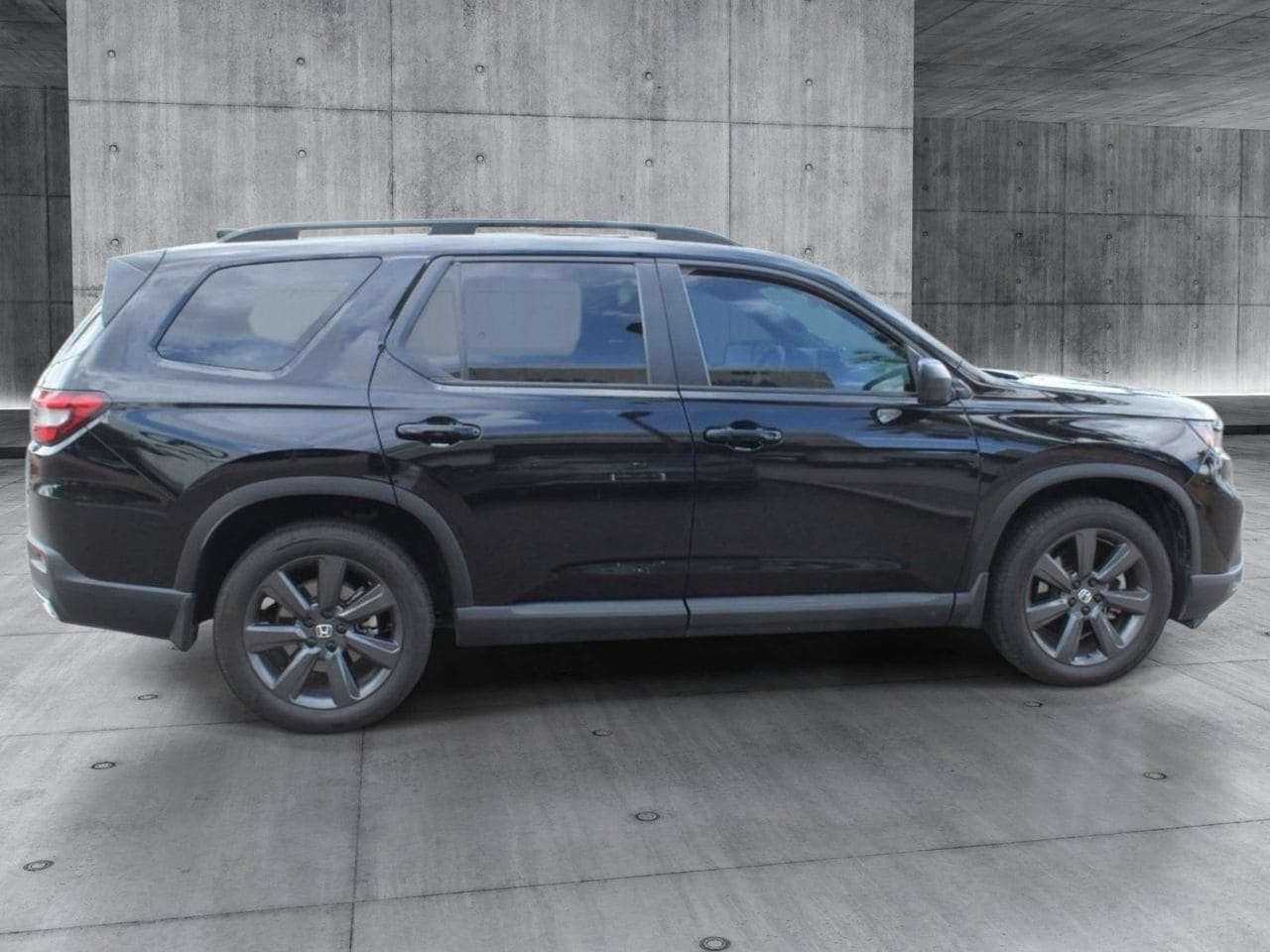 Used 2024 Honda Pilot Sport image 10