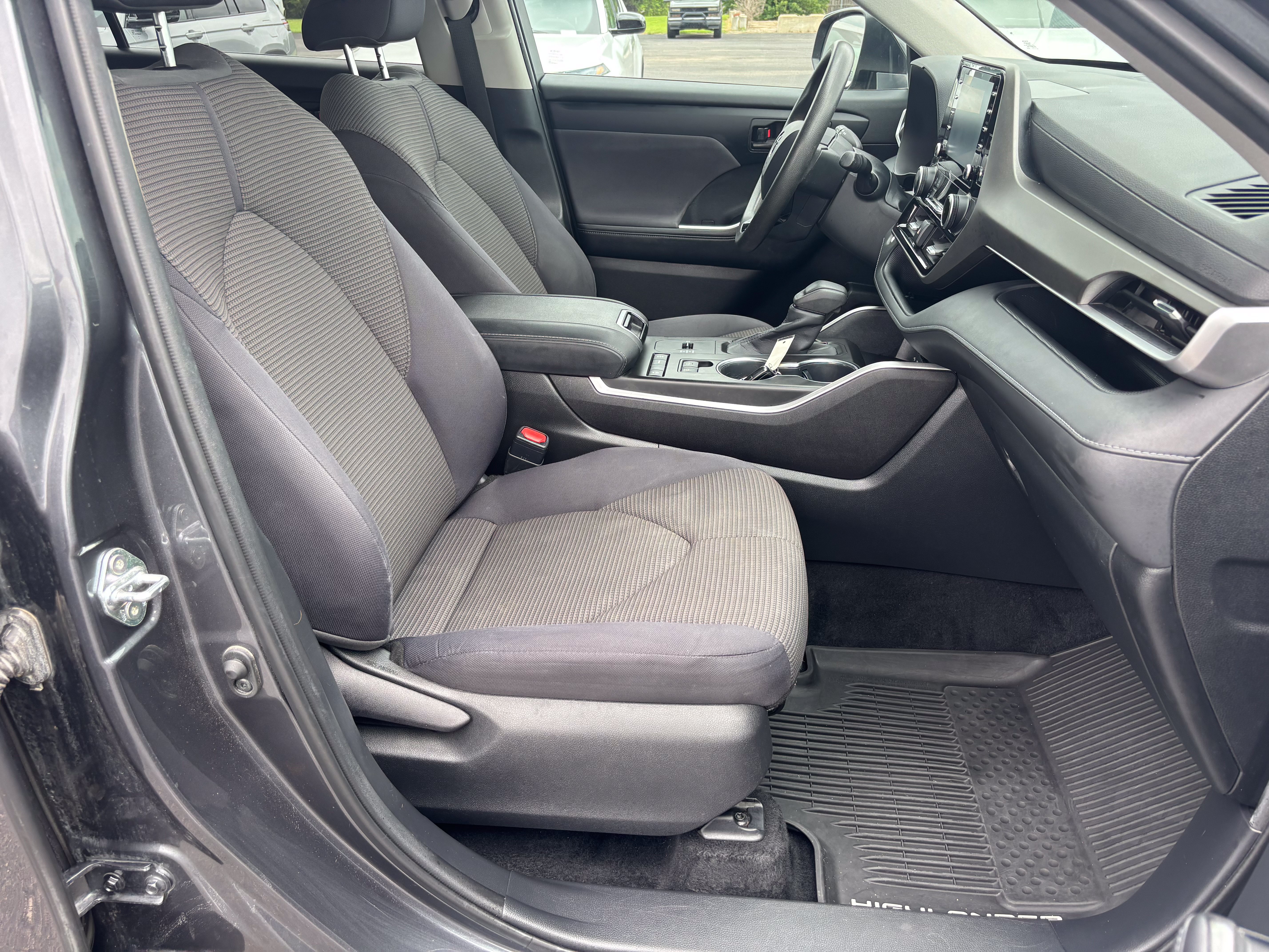 Used 2020 Toyota Highlander L FWD image 26